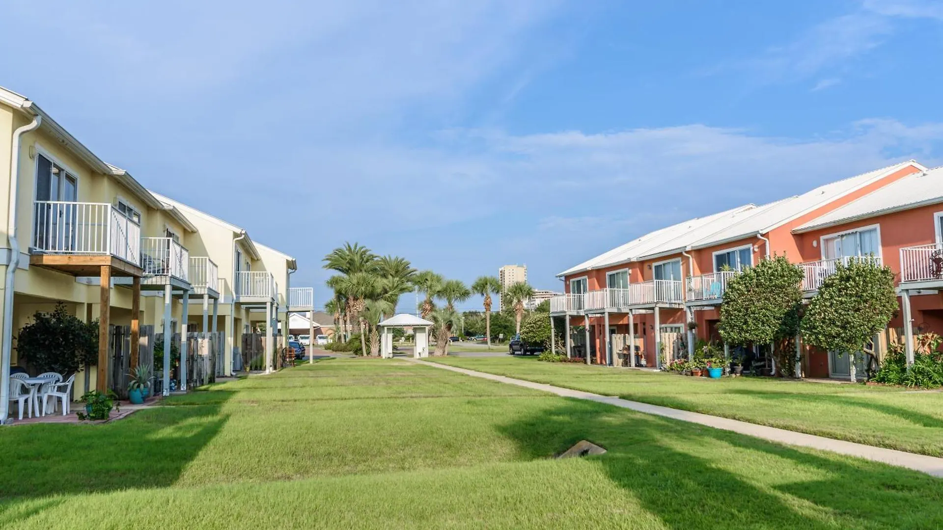 5 Min Walk To Beach, Sparkling Pool, Mins To Shops &Outlet! 13 Destin 0*,  United States