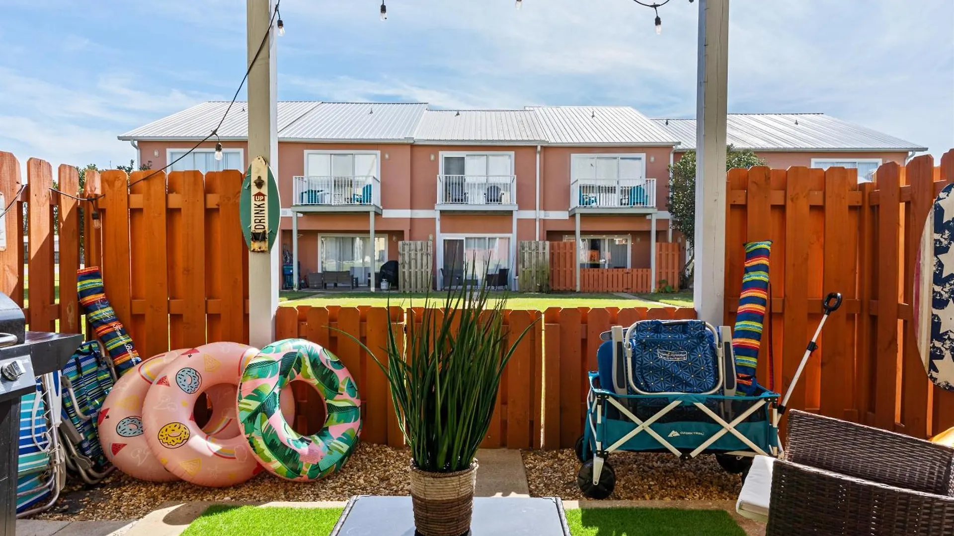 5 Min Walk To Beach, Sparkling Pool, Mins To Shops &Outlet! 13 Destin