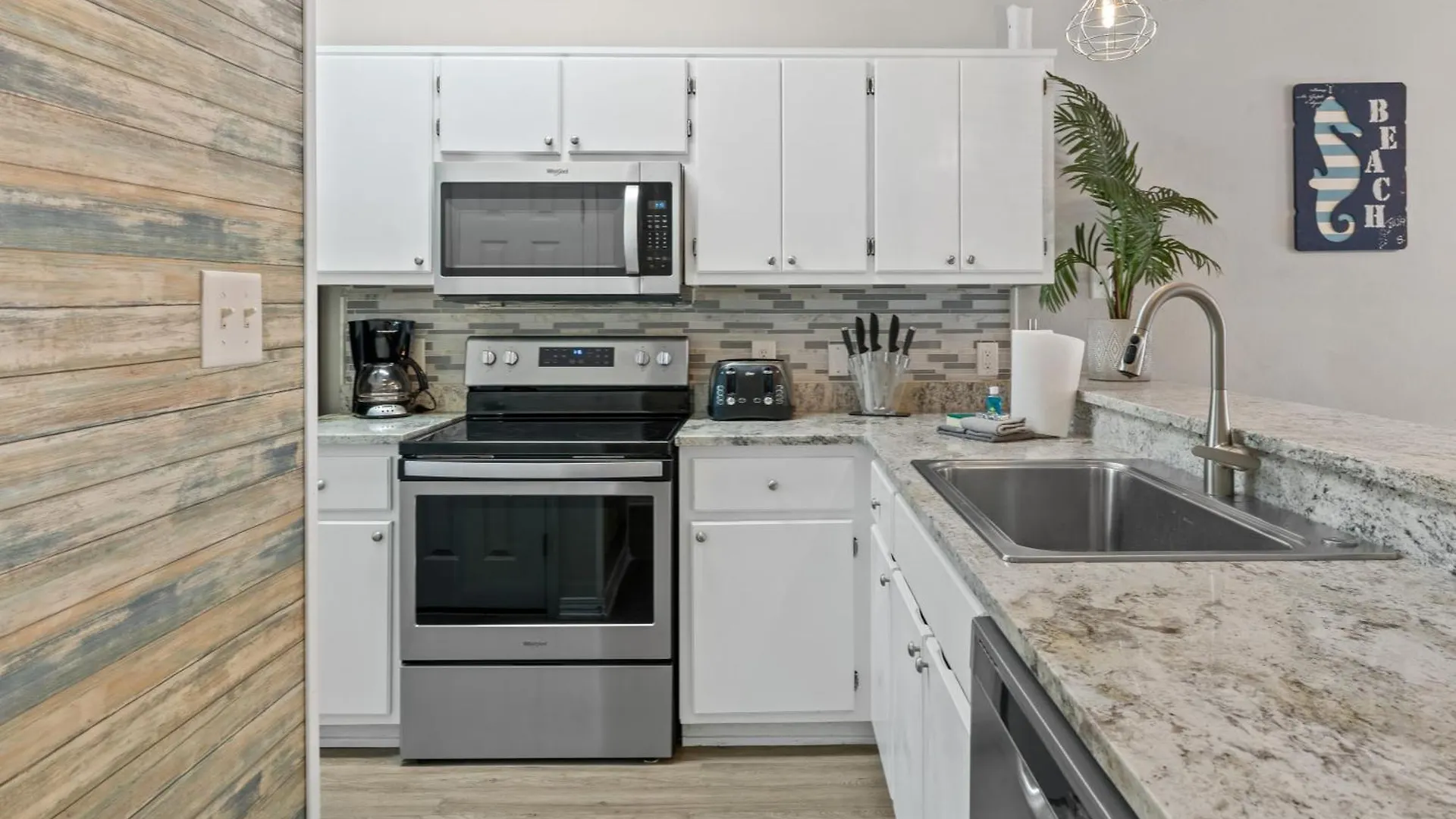 5 Min Walk To Beach, Sparkling Pool, Mins To Shops &Outlet! 13 Destin 0*,