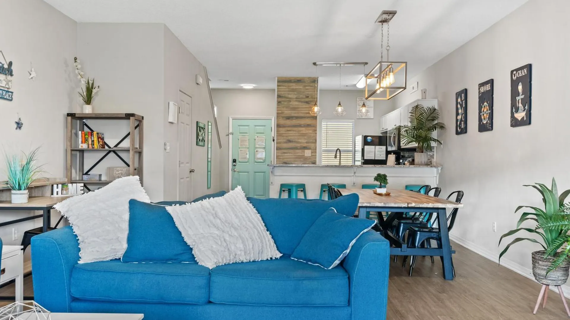 5 Min Walk To Beach, Sparkling Pool, Mins To Shops &Outlet! 13 Destin Holiday home