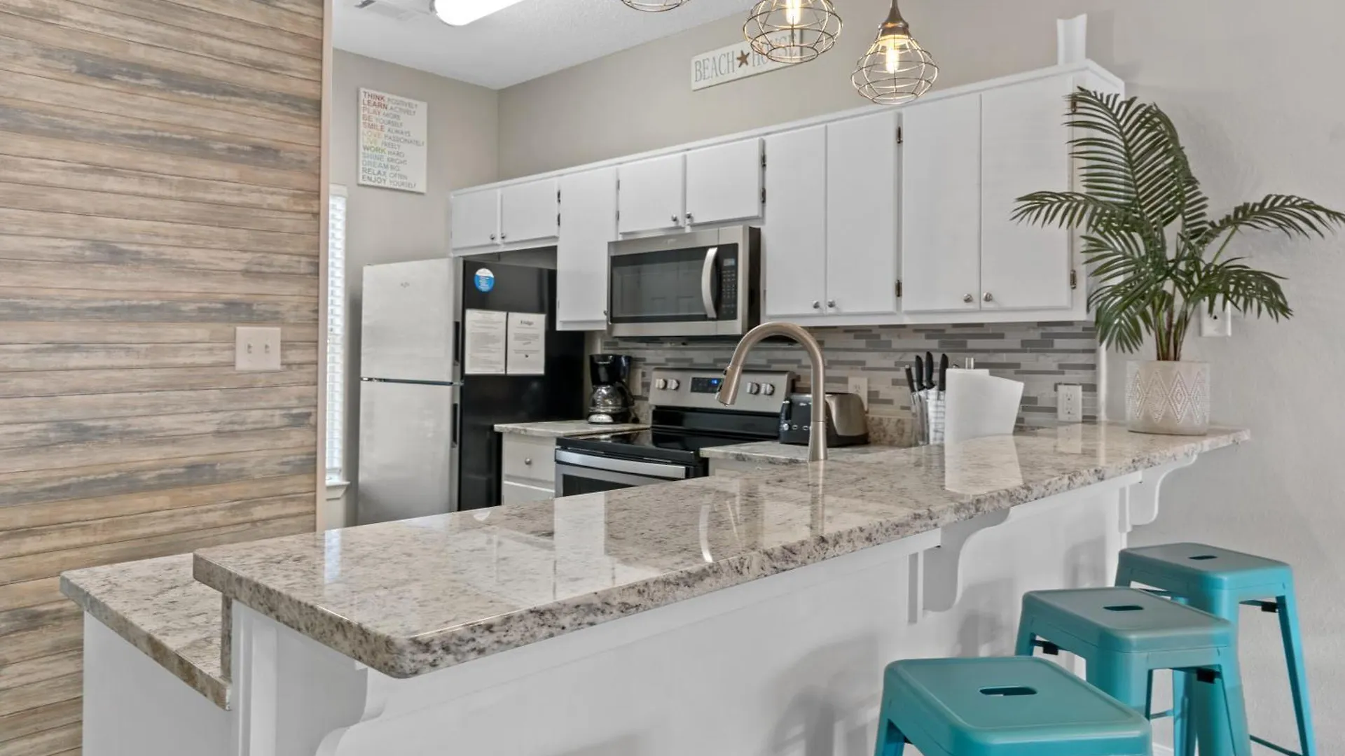 5 Min Walk To Beach, Sparkling Pool, Mins To Shops &Outlet! 13 Destin